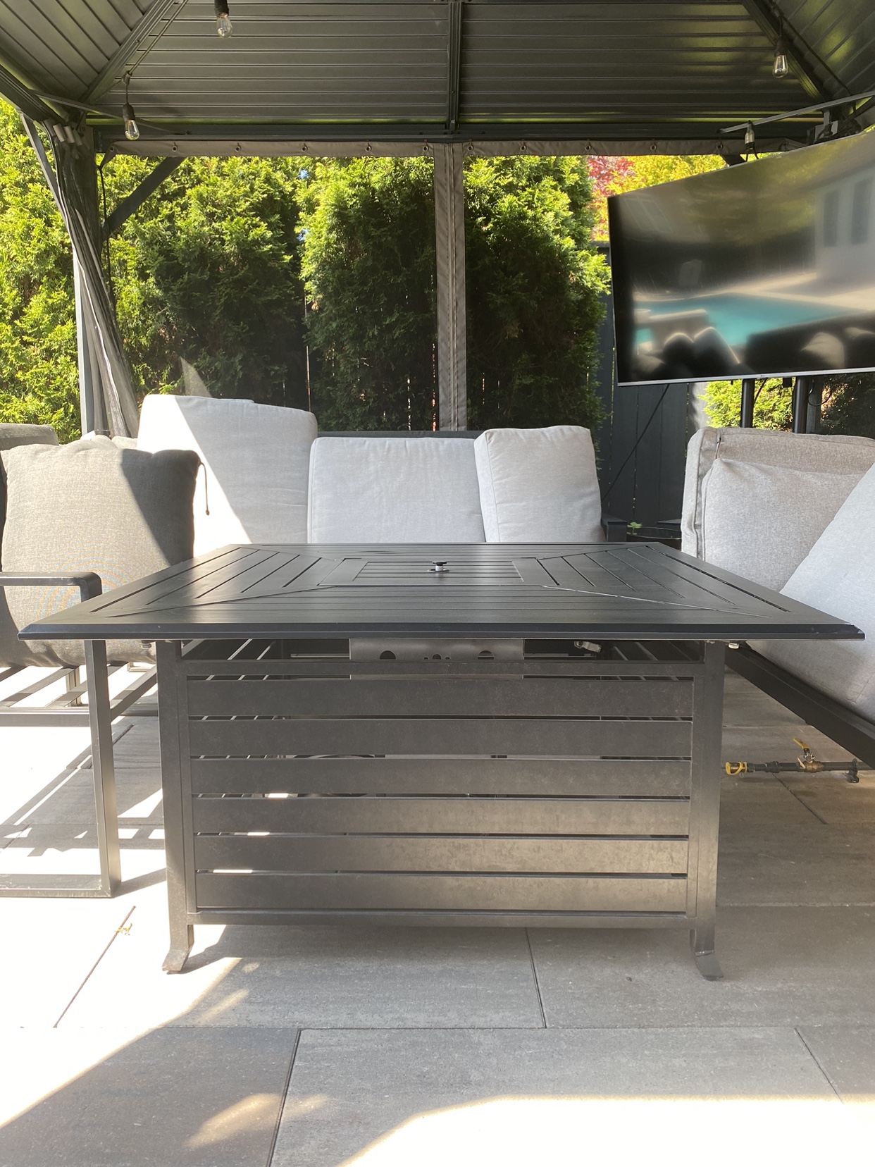 BEAUTIFUL HIGH END PARAMOUNT PROPANE FIRE PIT 50,000 btu