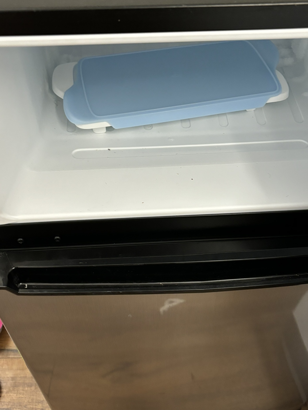 Mini Fridge w/ Freezer for Sale - photo 3