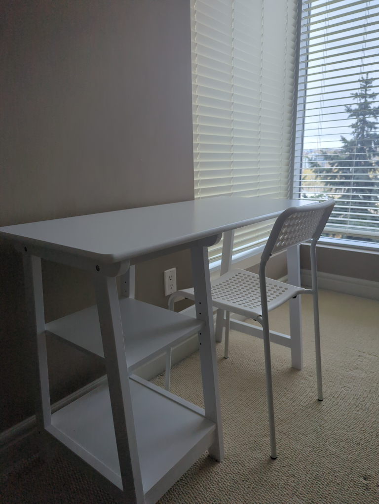Desk and chair - photo 2