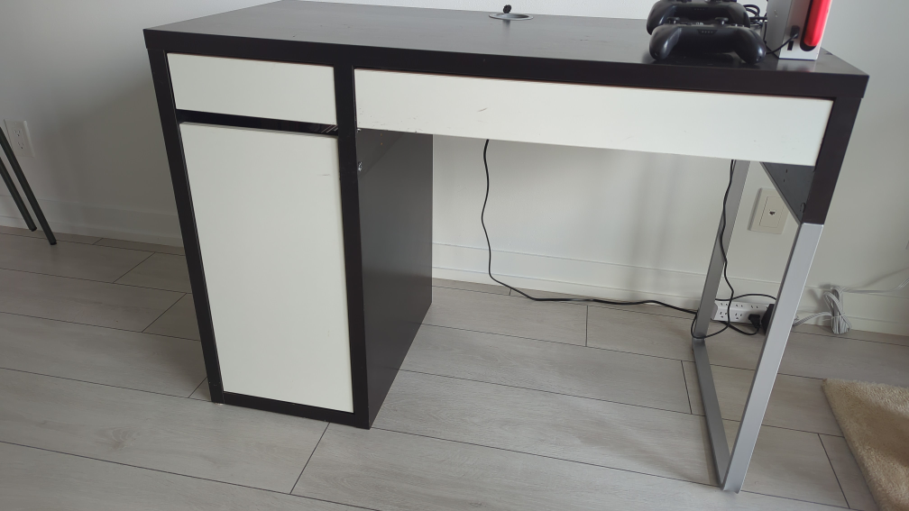 IKEA desk (MICKE)