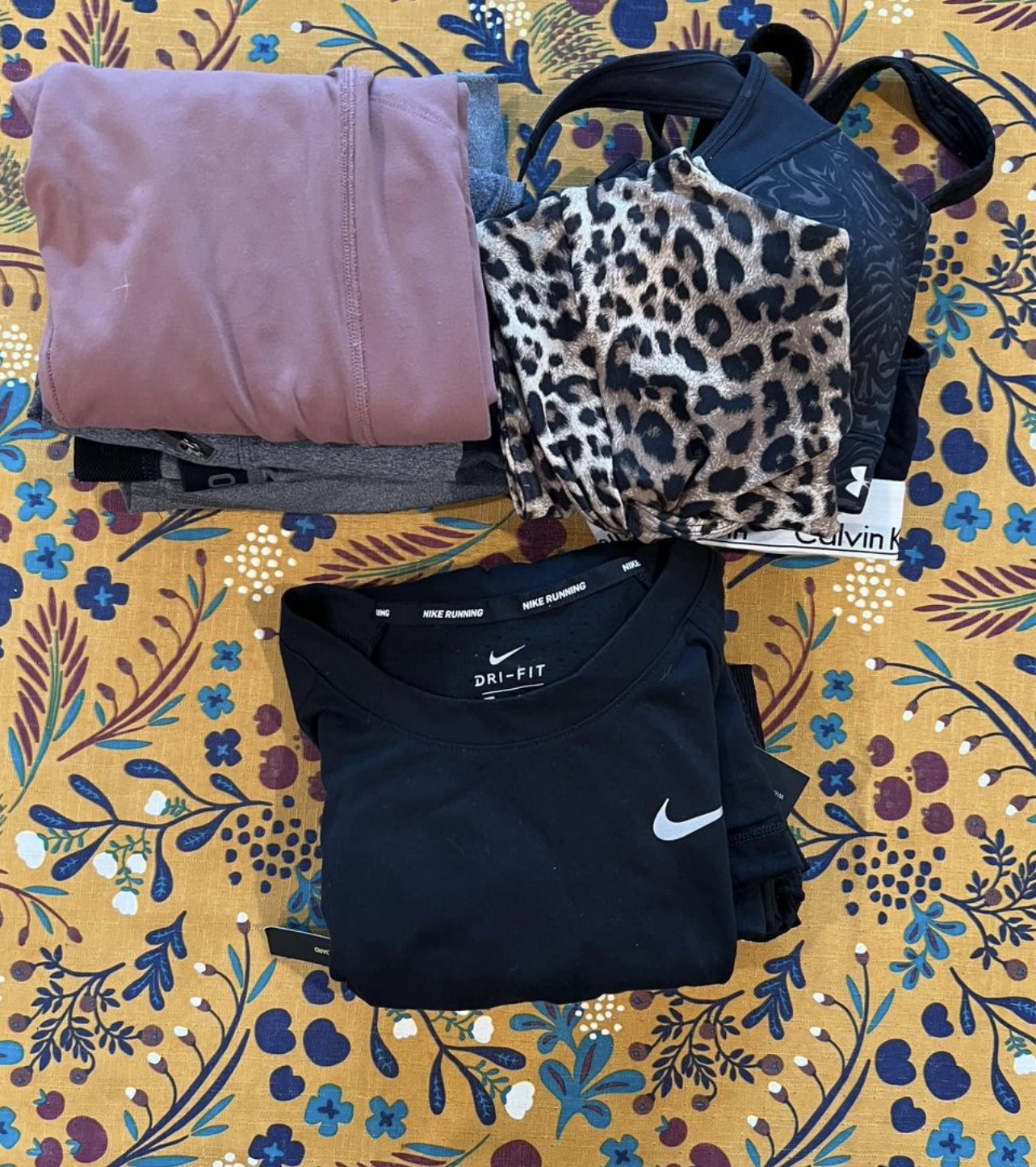 Women’s workout gear - Lot