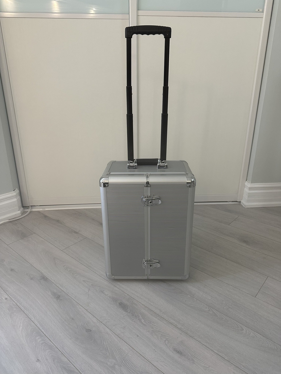 Makeup / Utility luggage, storage with wheels