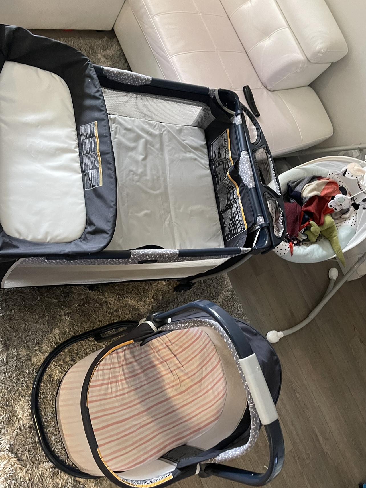 Graco pack n play day2dream, bassinet, playard and Rainier - photo 2
