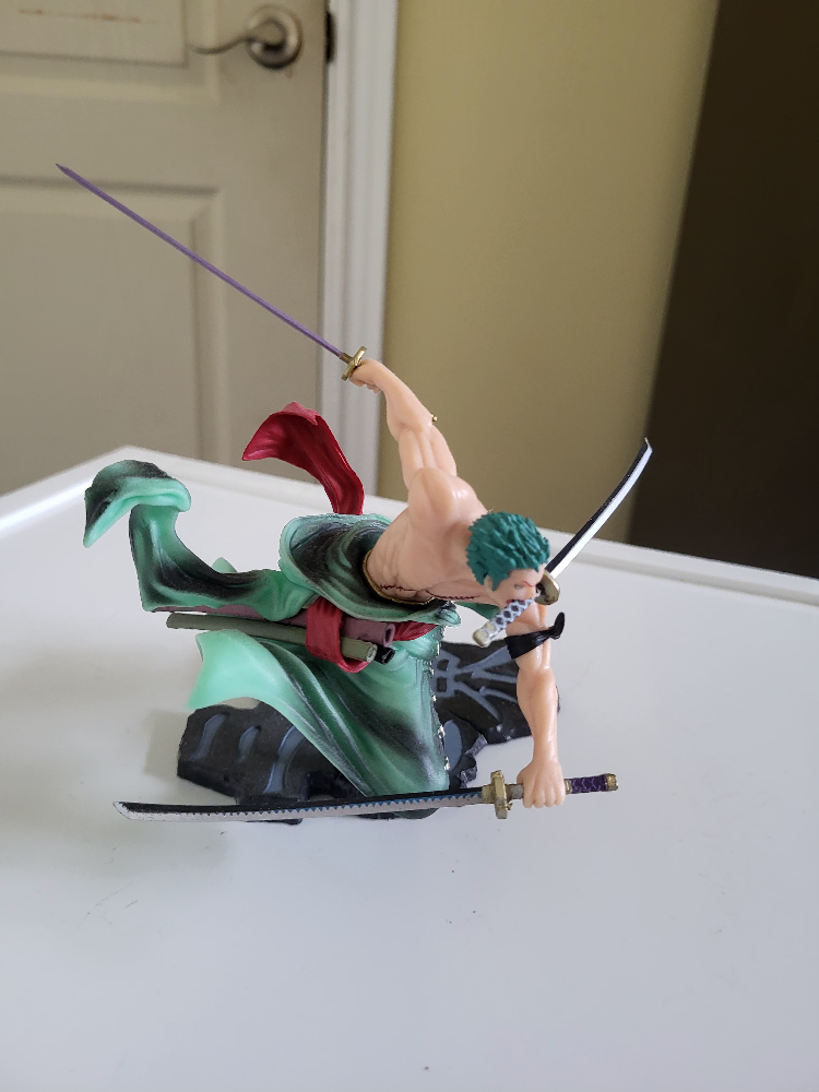 One Piece Zoro figure - photo 2