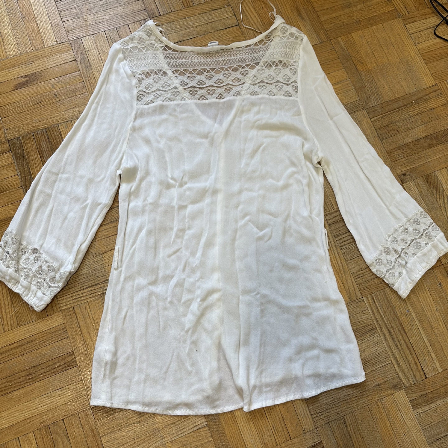White Laced Blouse image indicator(2)