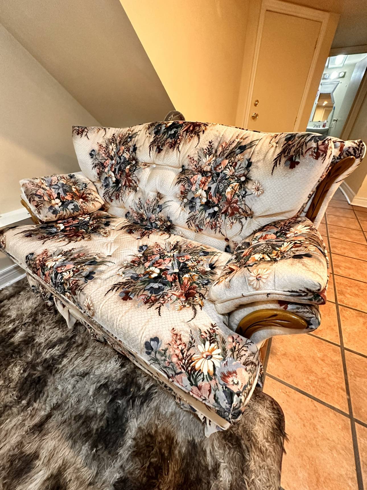 Free Sofa set (An armrest, A love seat, and an ottoman) - photo 2