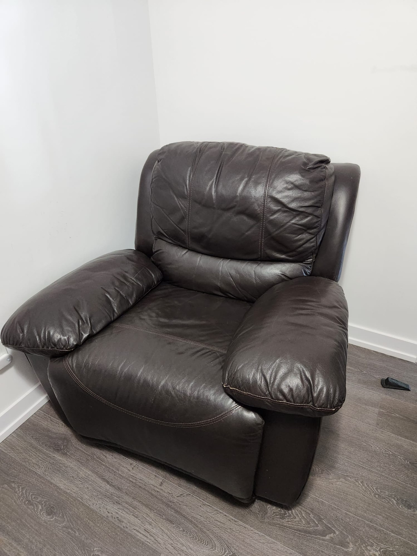 Recliner leather chair thumbnail