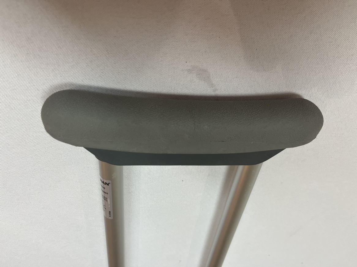 Crutches - Medium Size -5’ 2” - 5’ 10” - Aluminum - like new image indicator(3)