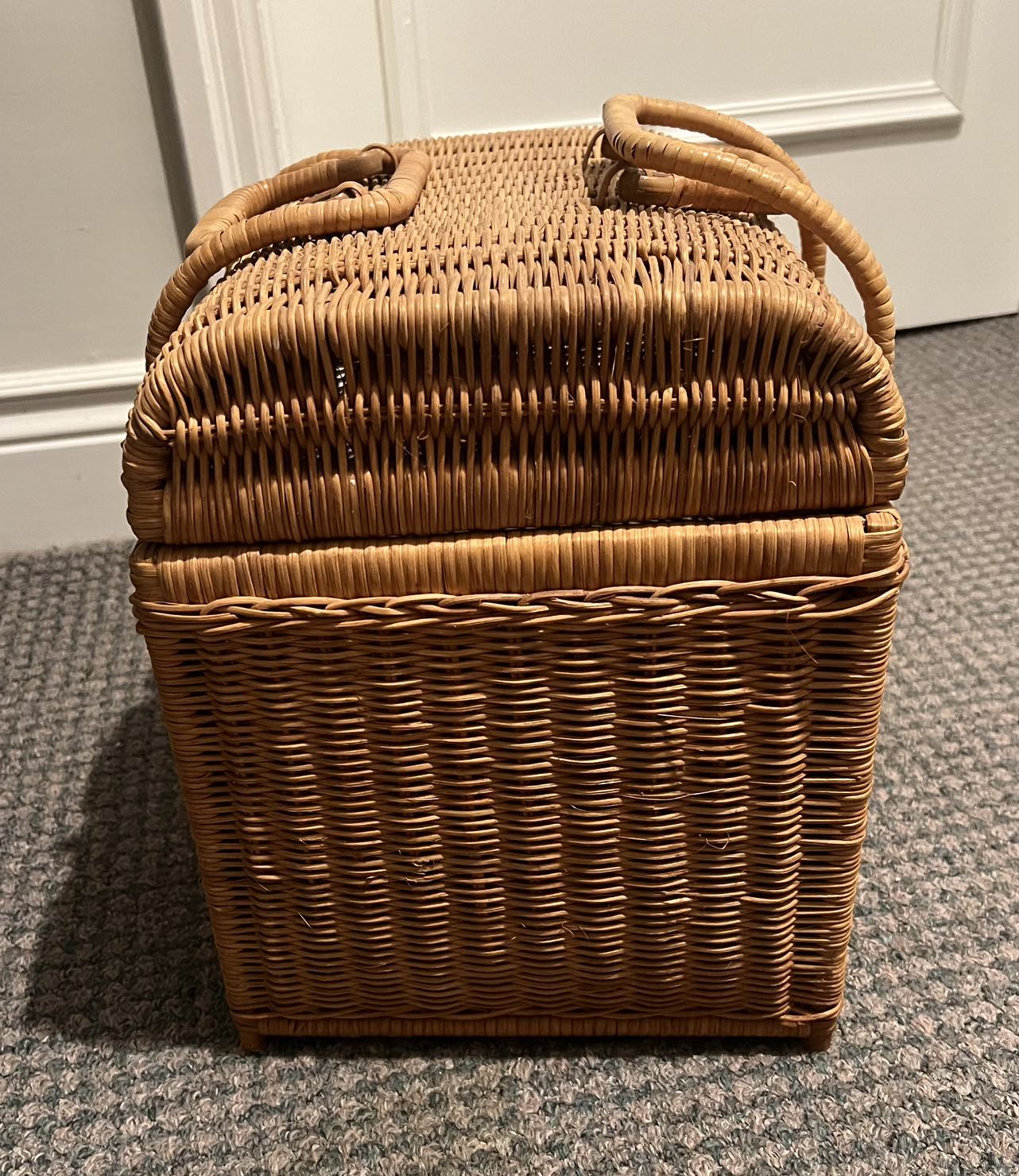 Wicker Basket Perfect For Picnics image indicator(2)