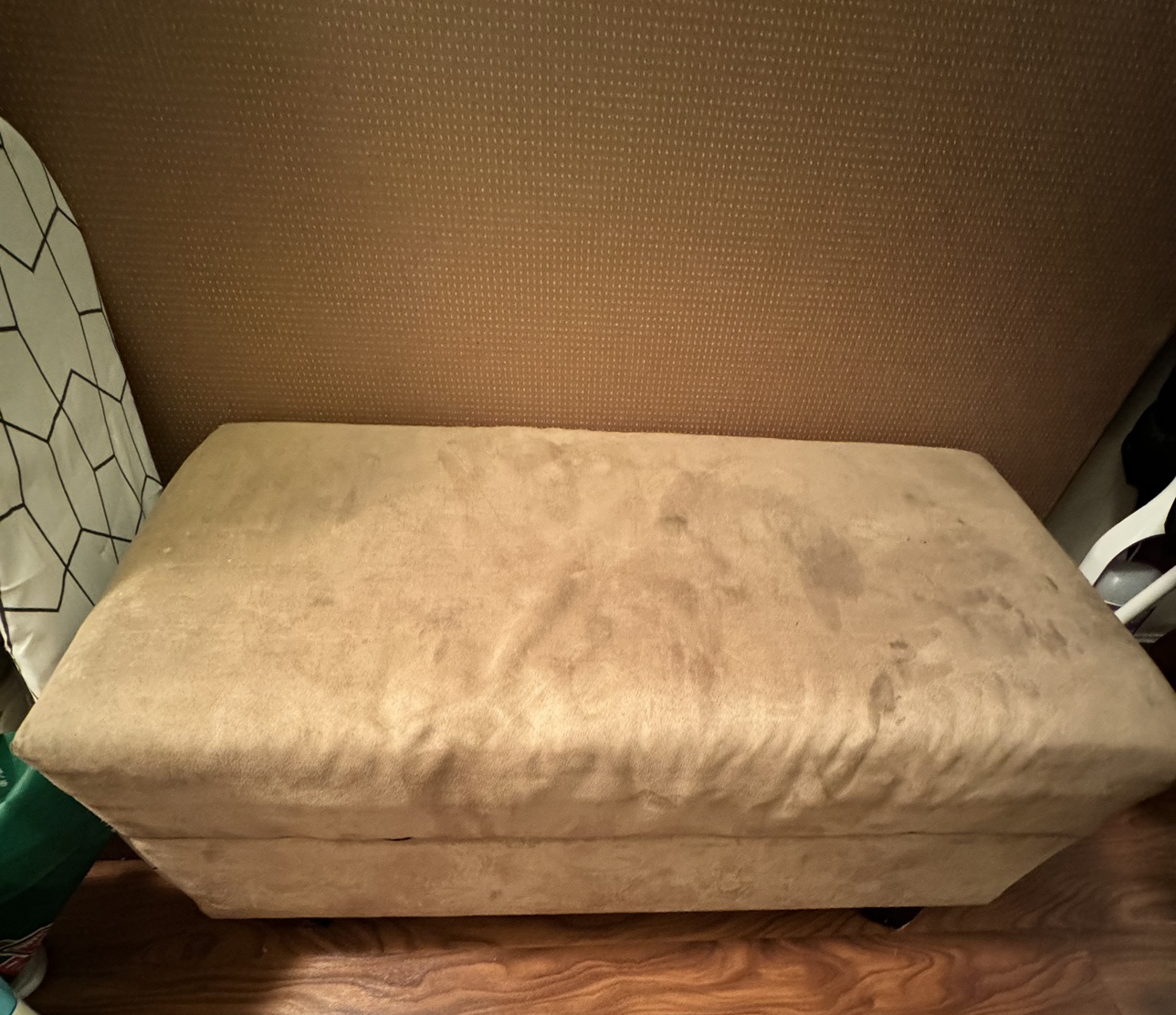 FREE Storage bench thumbnail