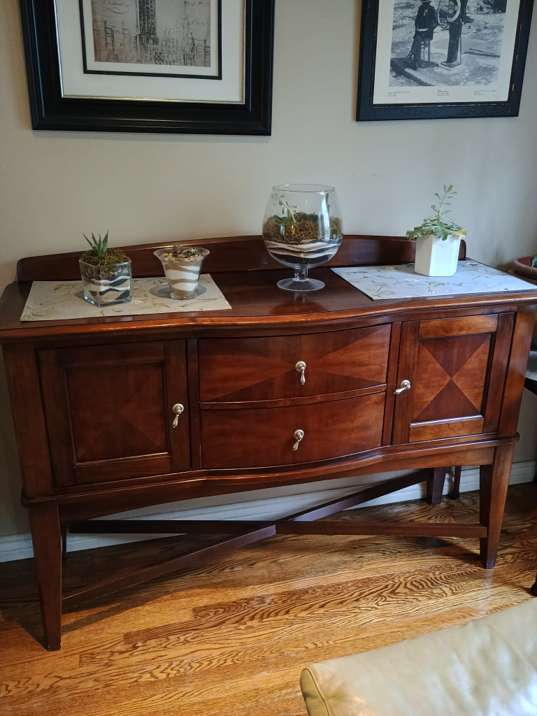 chest of drawers