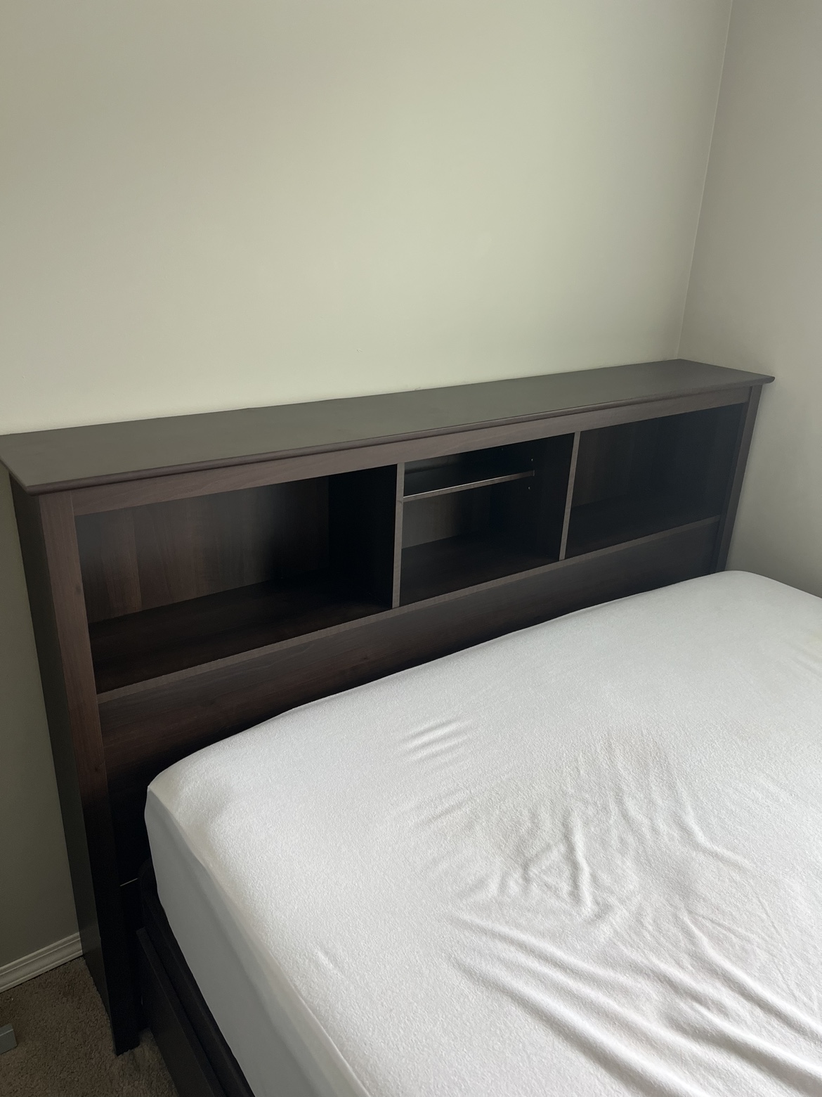 Queen bed with 6 drawers. Also includes headboard - photo 3