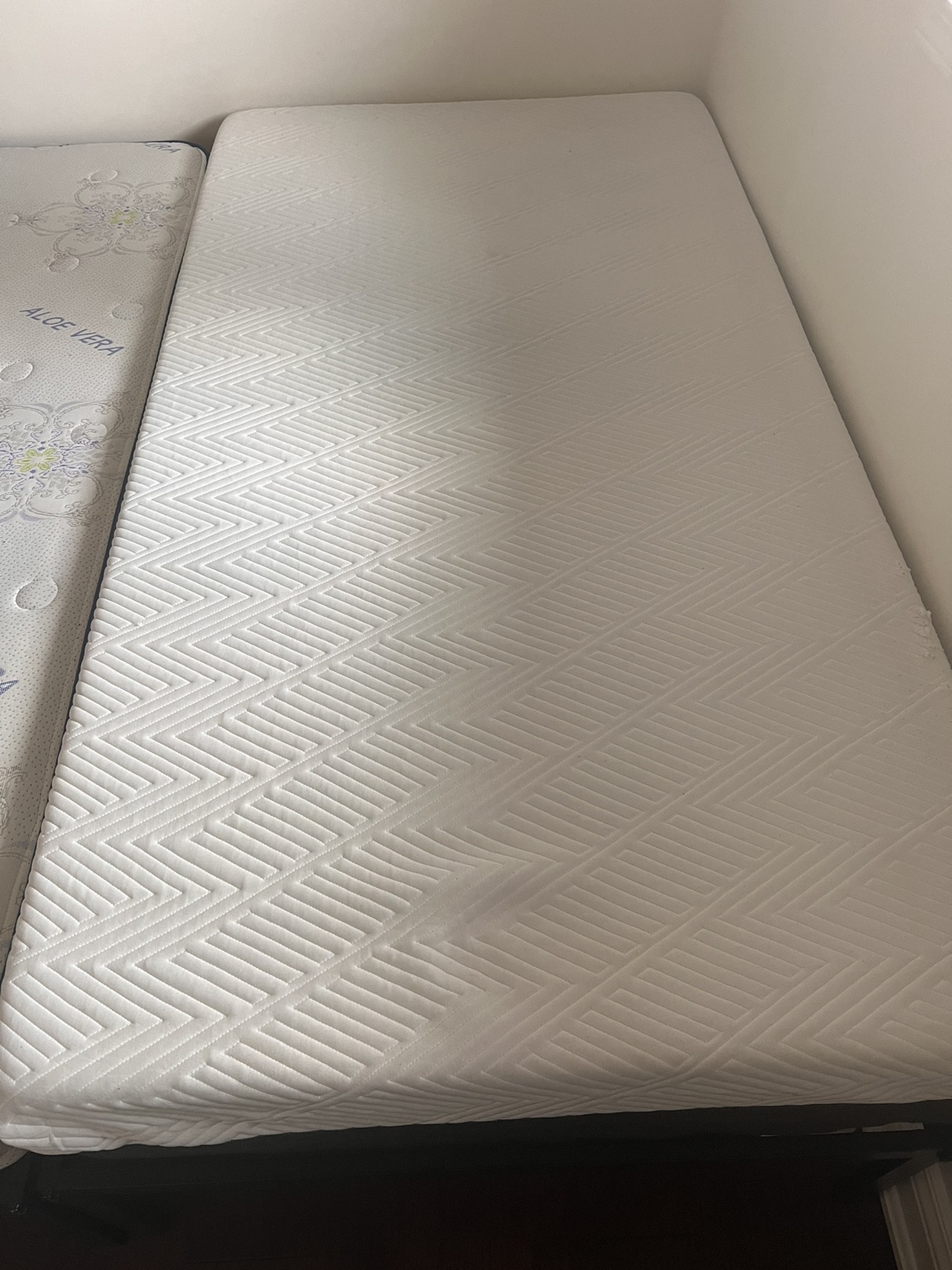 Twin bed mattress