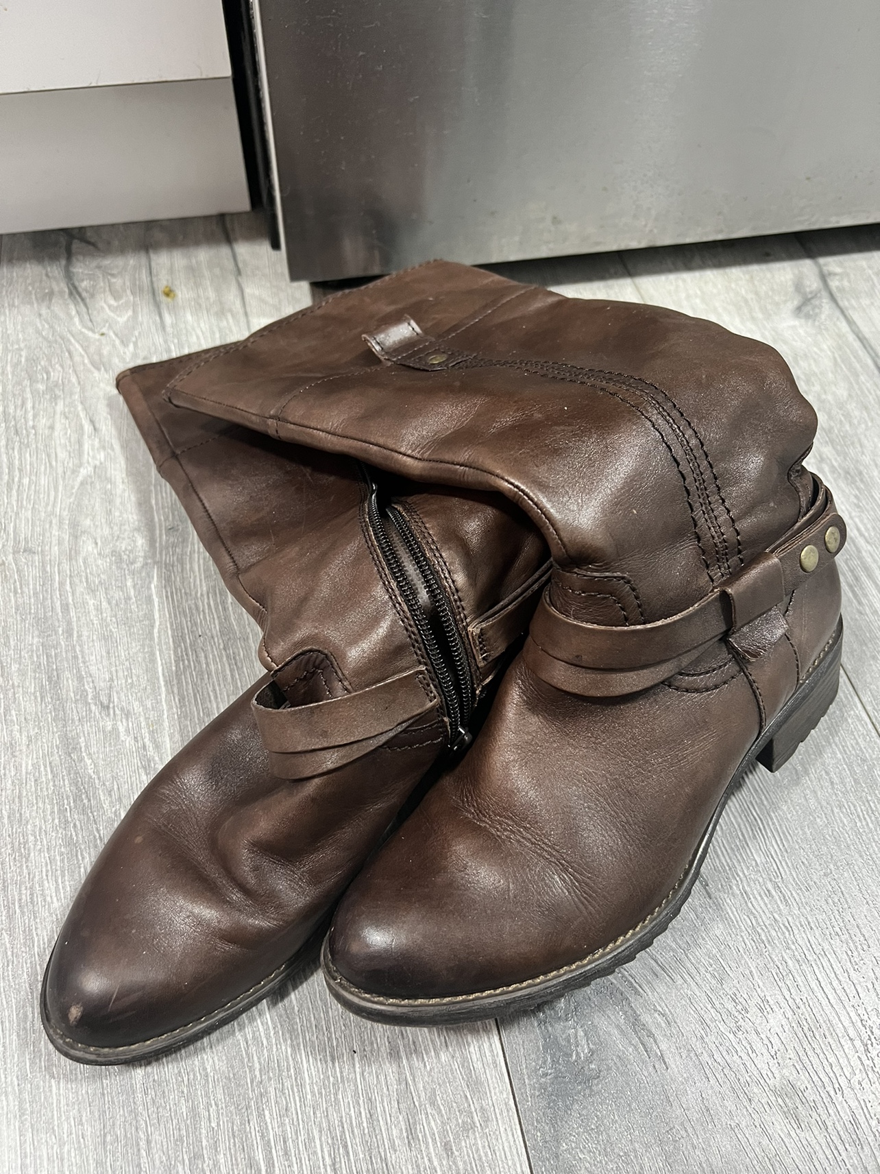 Leather boot