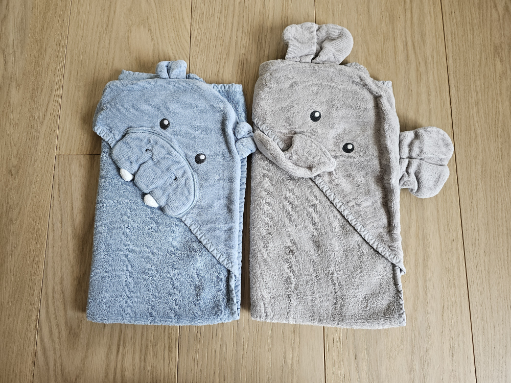 2 Carters hooded baby towels thumbnail
