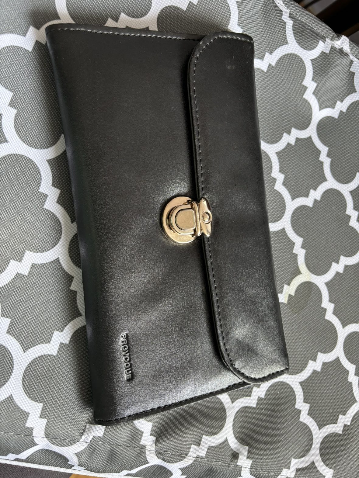 Black clutch