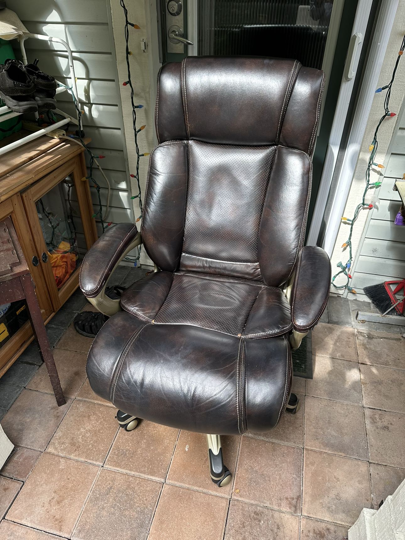 Auburn-Black Executive Leather Office Chair - photo 3