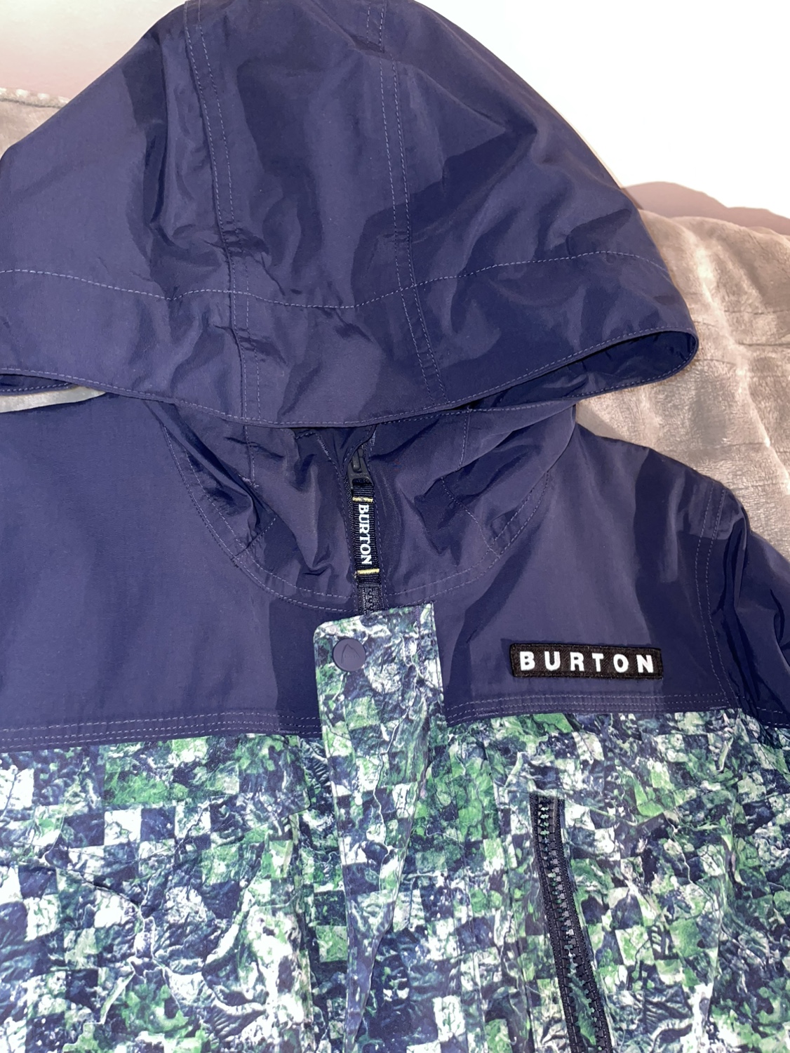 Burton snowboarding/ski jacket - photo 2