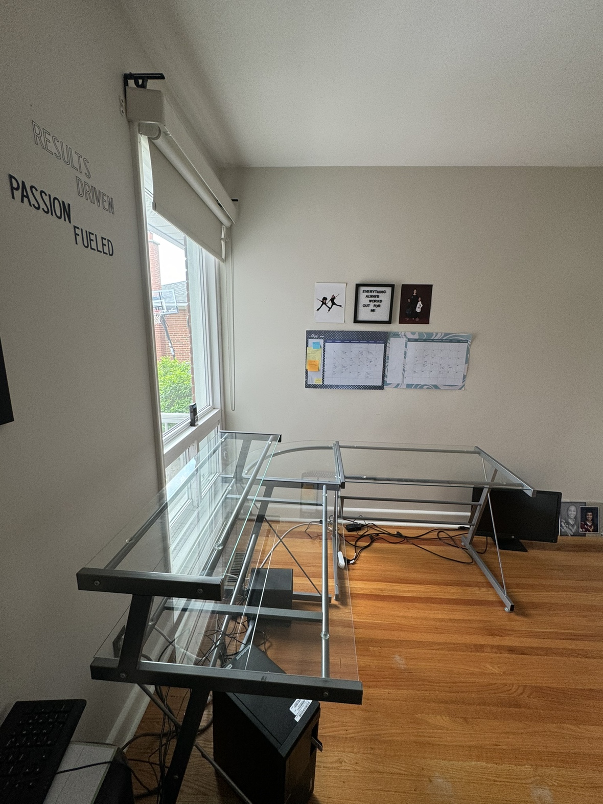 Glass desk - photo 4