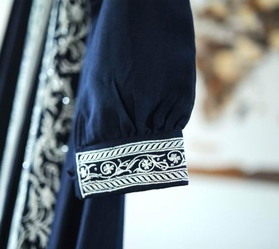 Beautiful Abaya - like new - photo 4