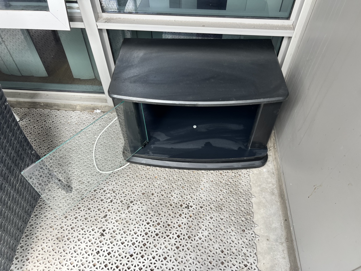 Tv stand -rotating and on wheels - photo 3