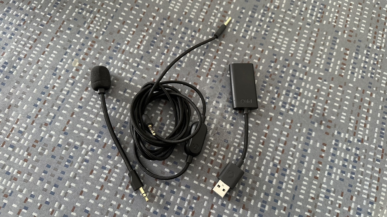 Logitech G PRO Headset image indicator(7)