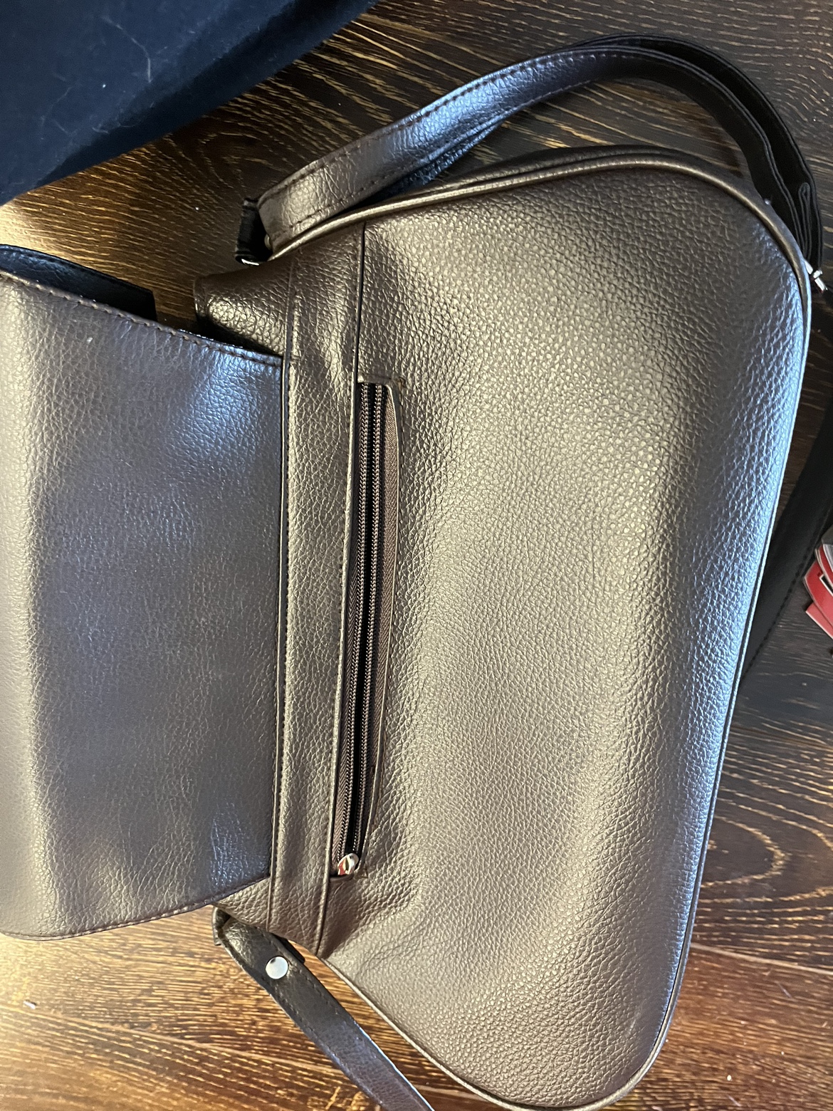 Free Handbag - photo 2