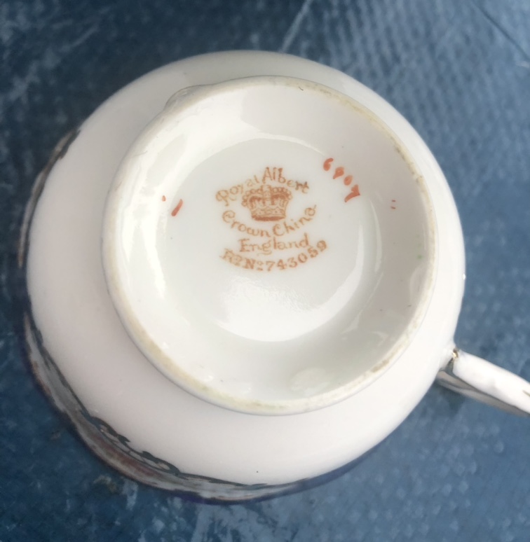 Antique Royal Albert Teacup RARE image indicator(5)
