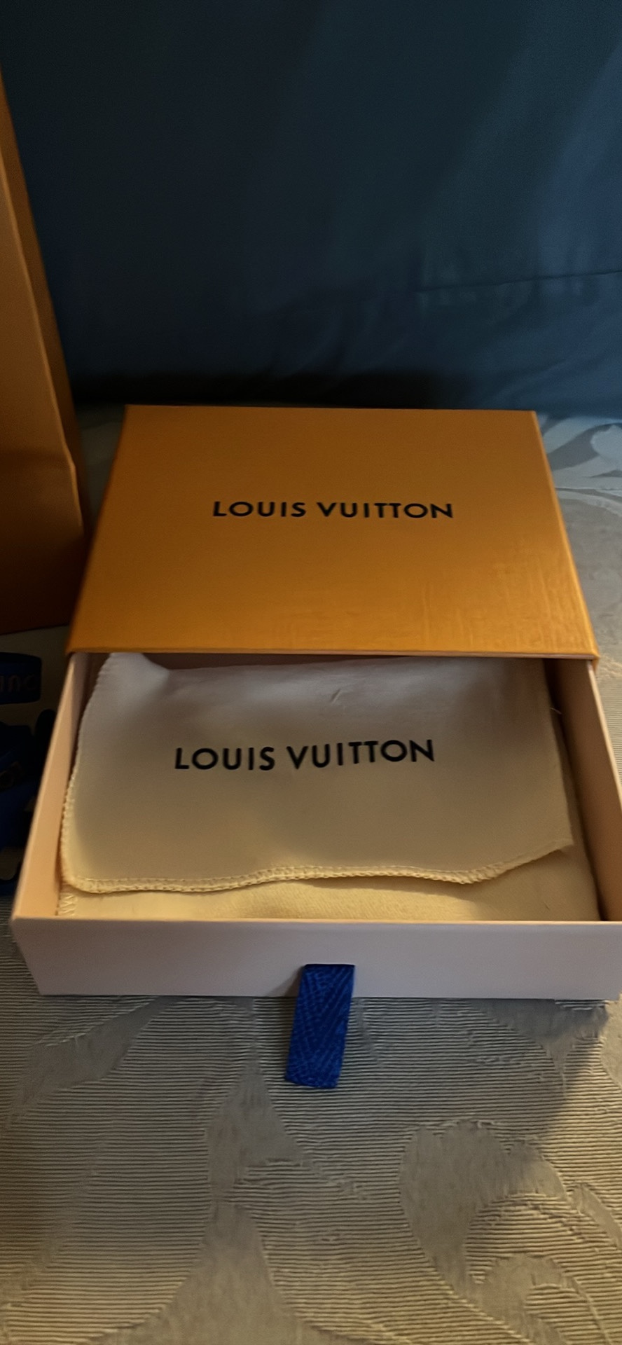 LOUIS VUITTON SMALL LEATHER ACCESSORY PACKAGING - photo 4
