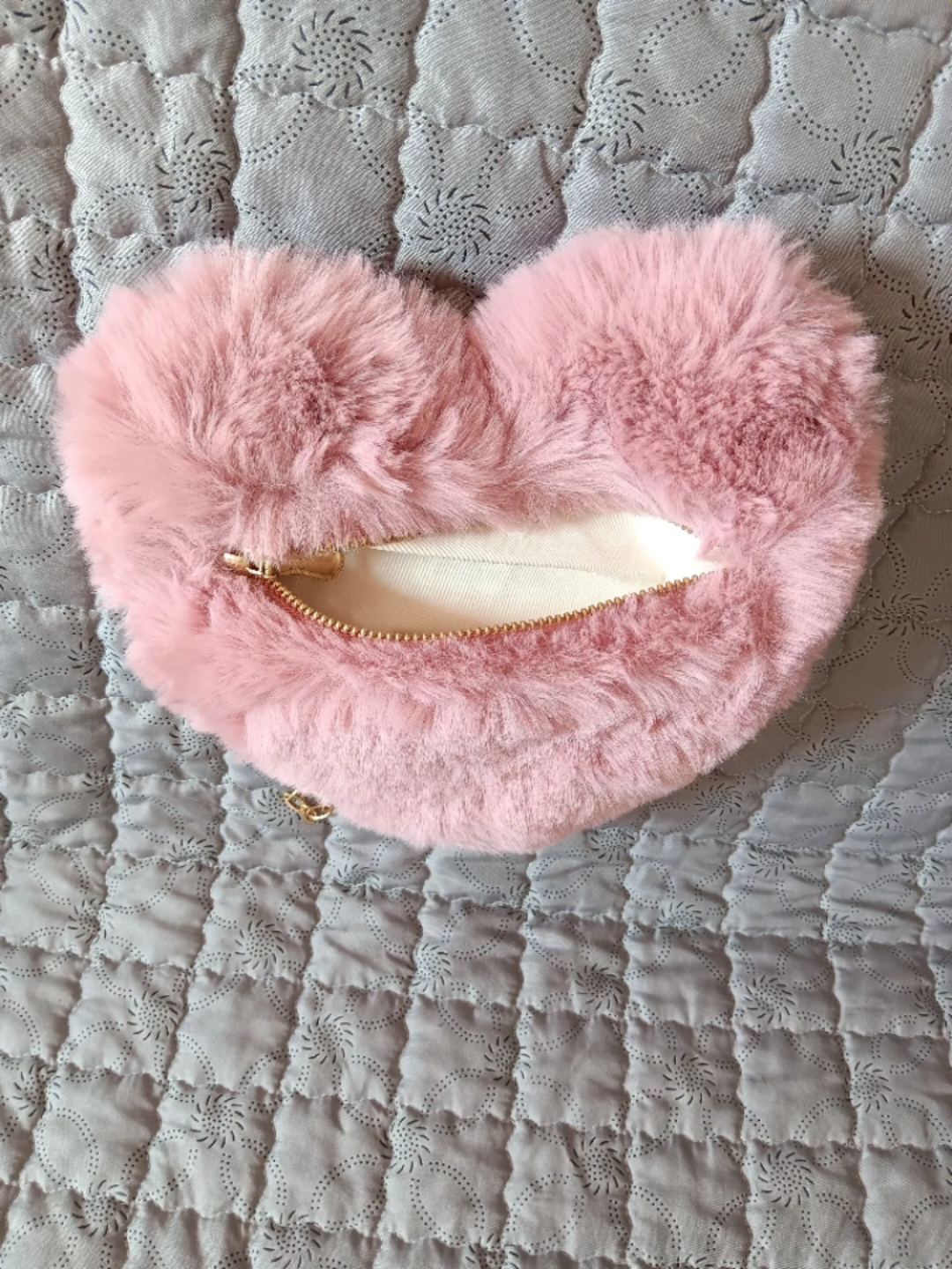New Plush Heart Shape Shoulder Bag image indicator(2)
