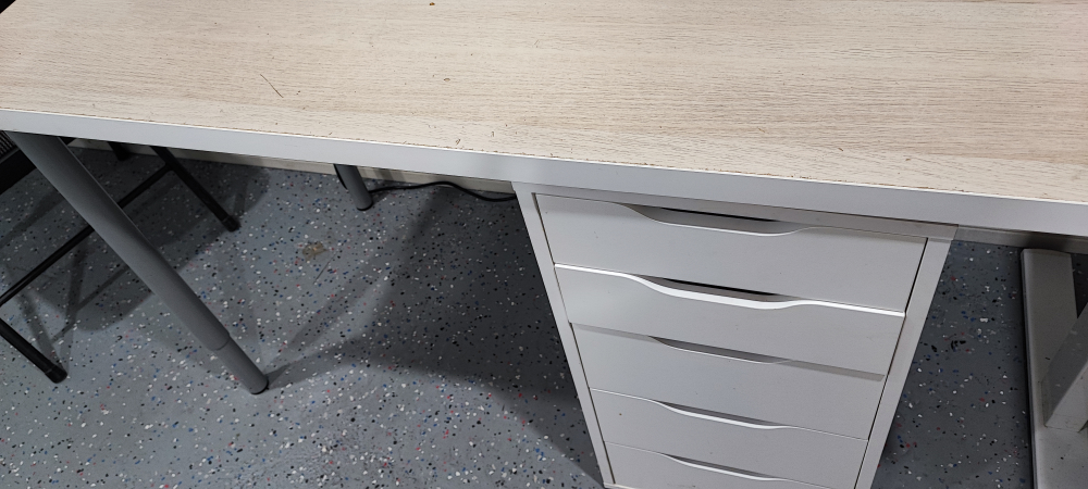 2 desk thumbnail