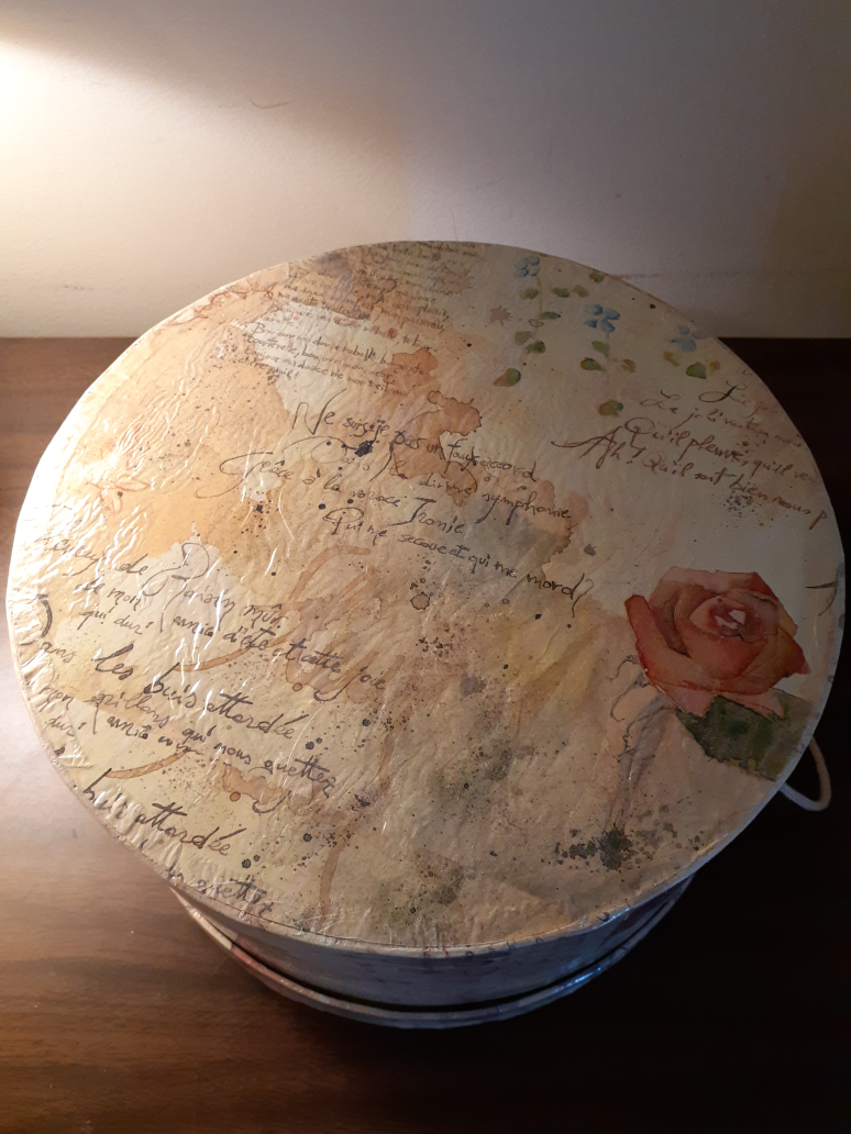 Set of 2 Hat Boxes image indicator(7)