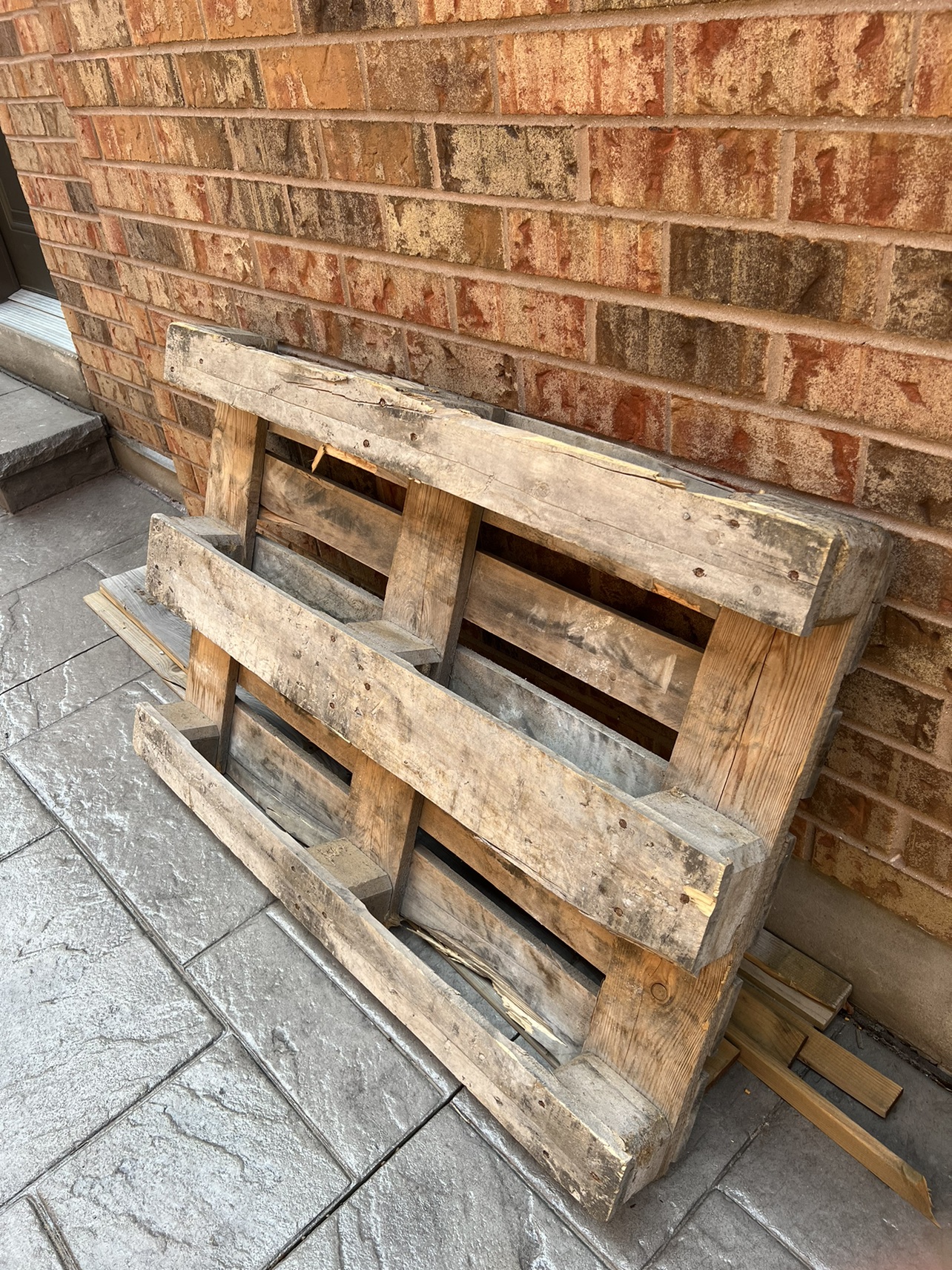 FREE Wooden skid