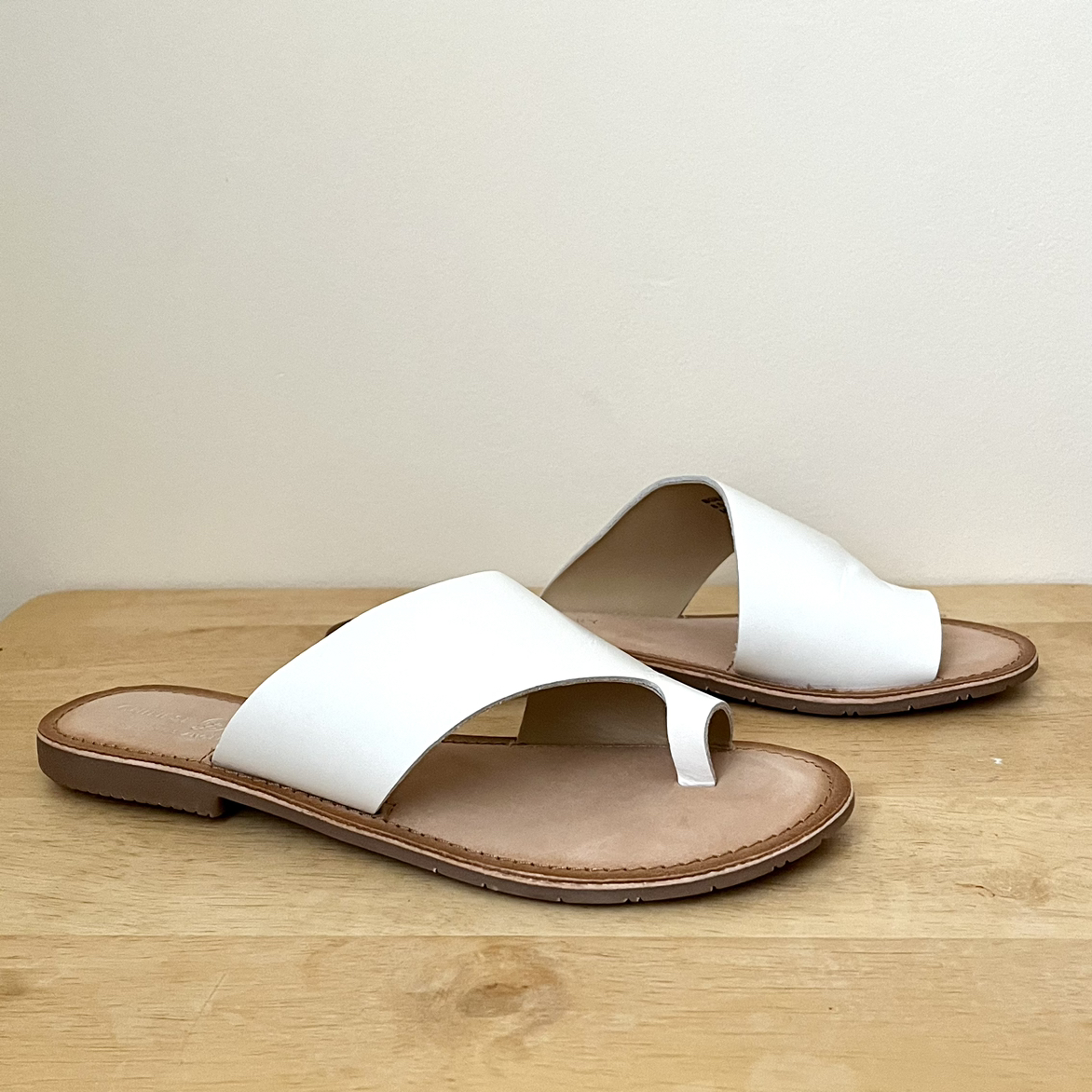 New Chinese Laundry flat sandals
