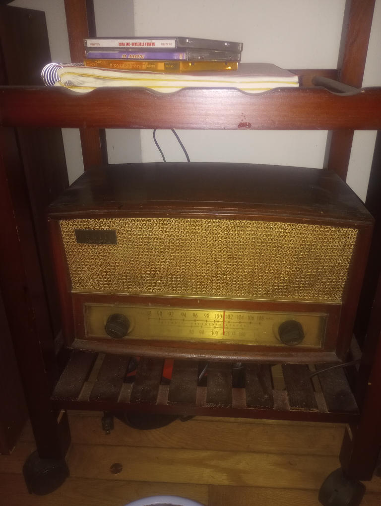 1951 Zenith Shelf Radio
