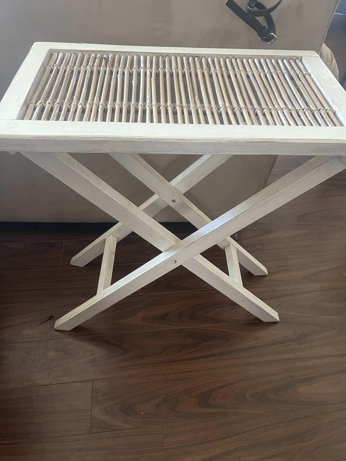 White Side Table ~ Excellent Condition thumbnail