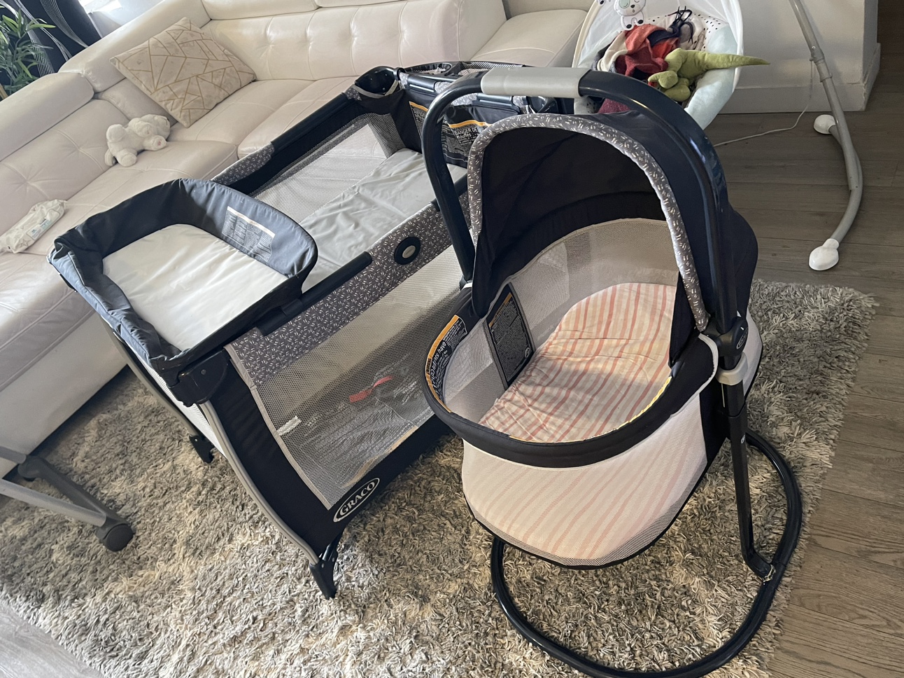 Graco pack n play day2dream, bassinet, playard and Rainier - photo 4