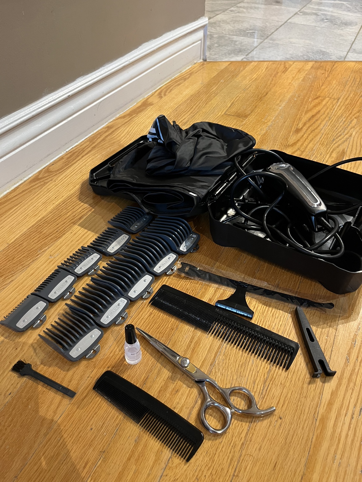 WAHL Home Hair Cutting Kit with Equnox scissor - photo 2