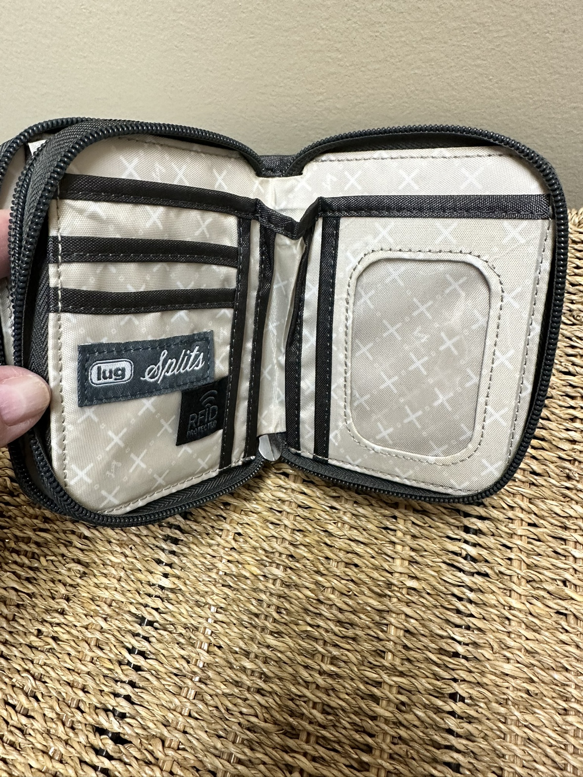 Lug Splits Compact RFID Wallet (black) image indicator(2)