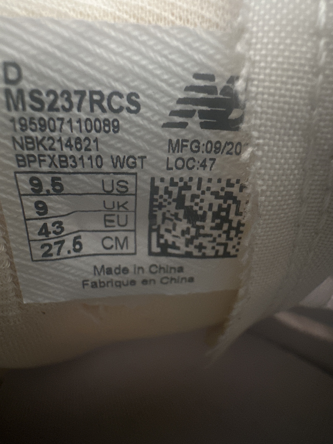 Two newbalance shoes. - photo 3