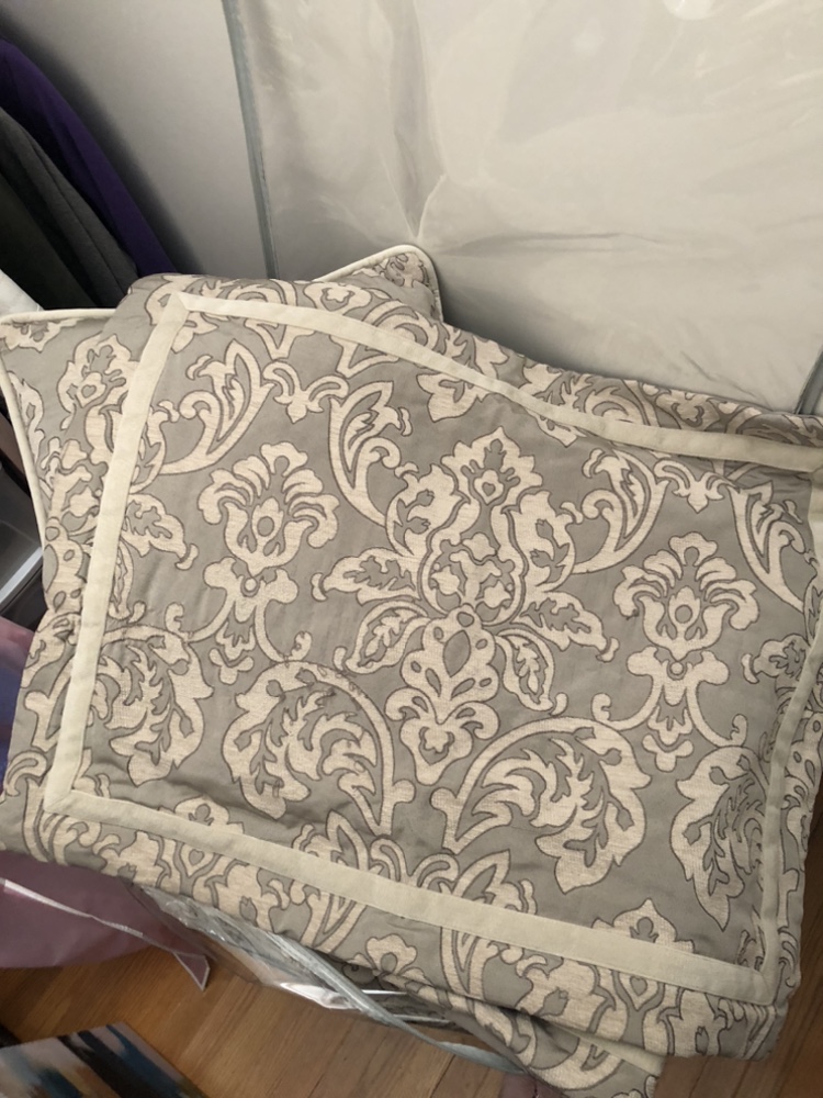 Comforter for bed image indicator(2)