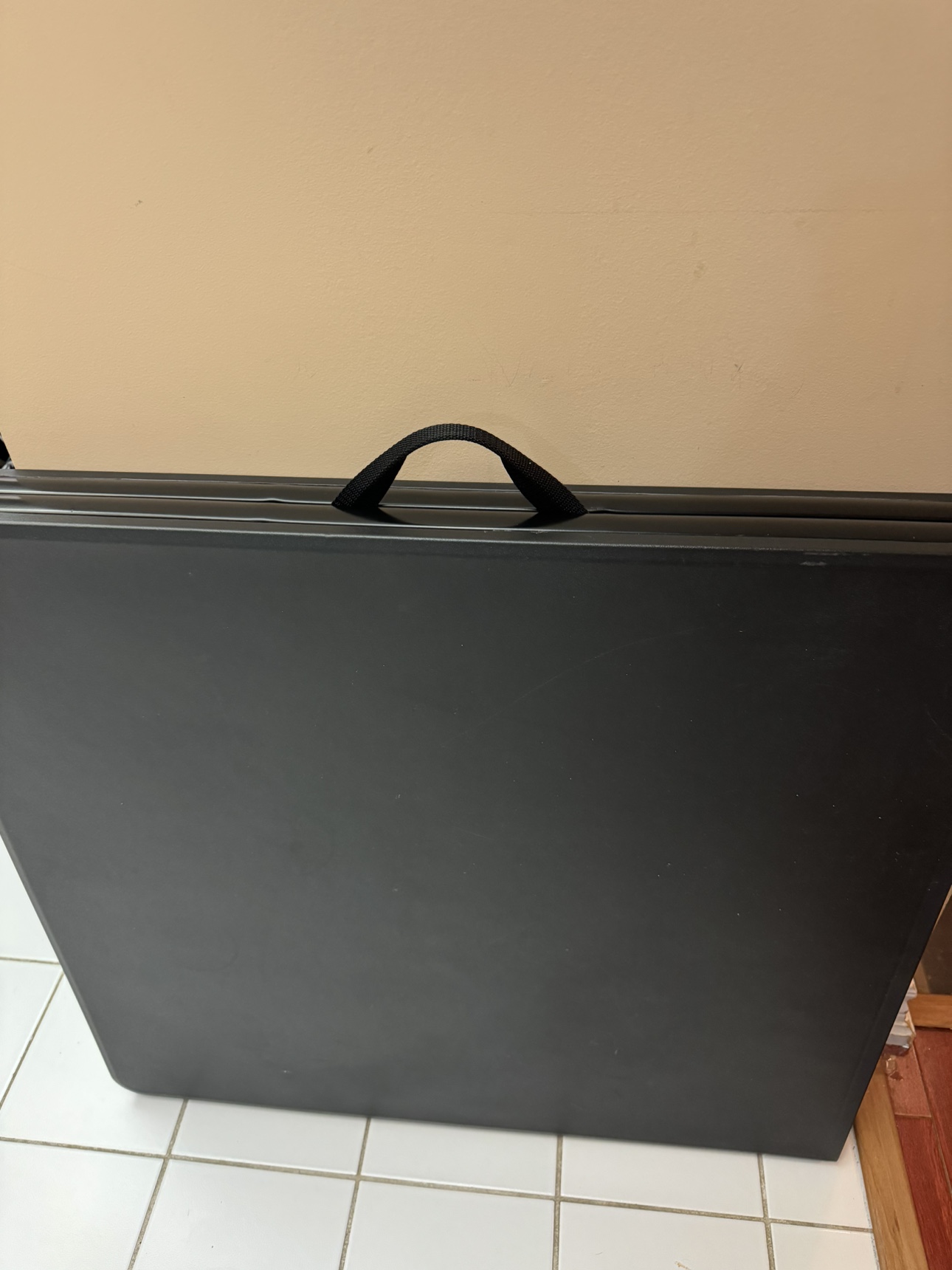 5ft(1.52m) Resin folding table PICK UP ONLY - photo 5