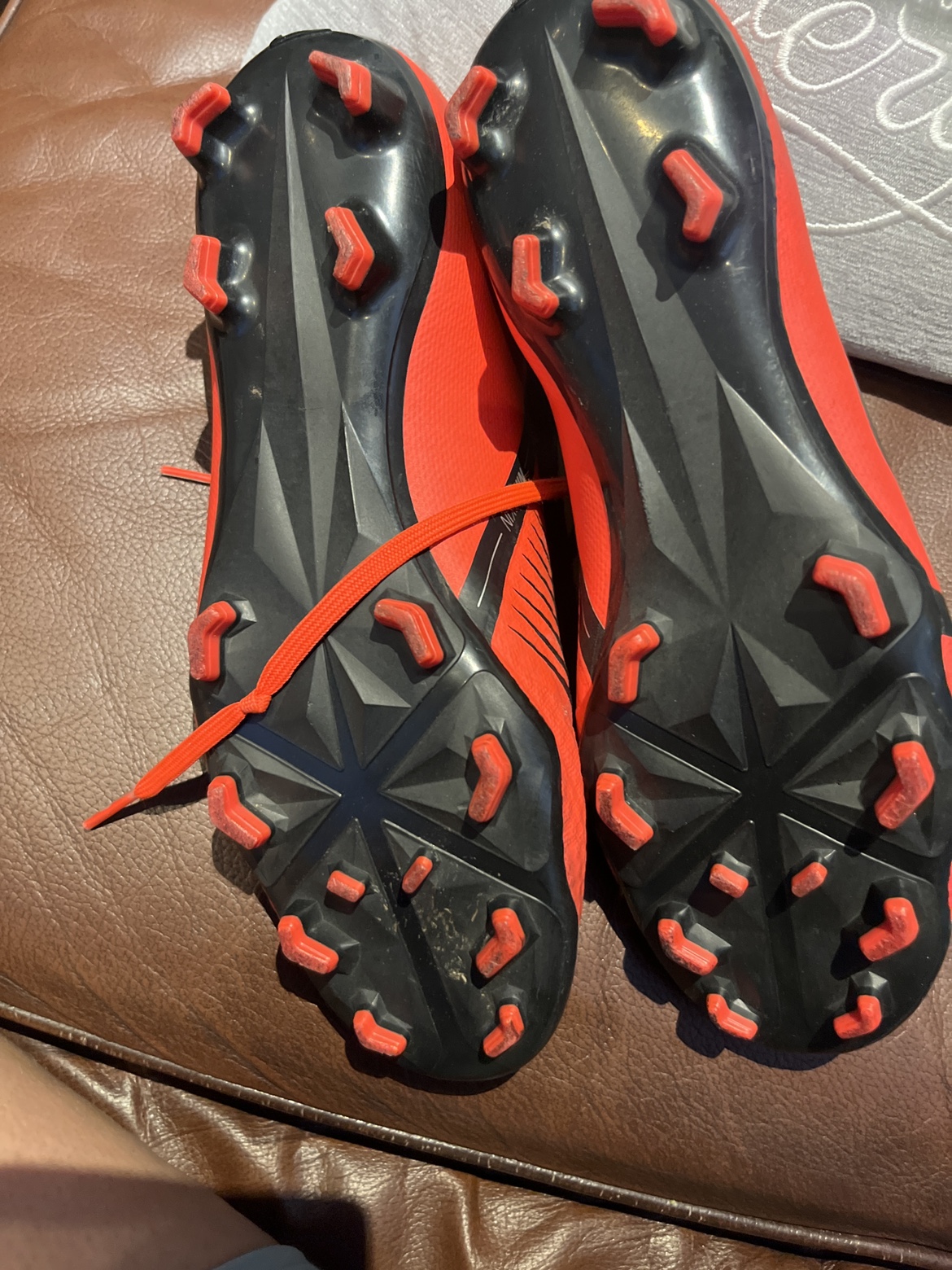 Soccer shoes image indicator(3)