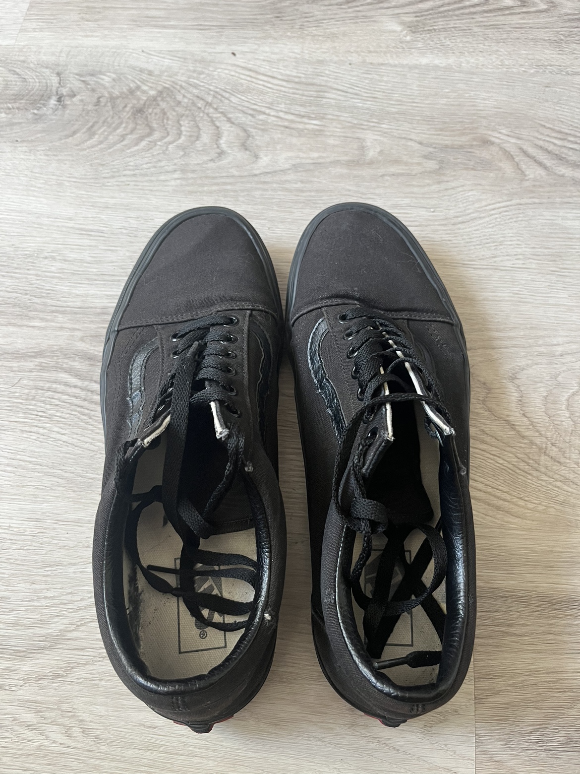 Give black Vans shoes