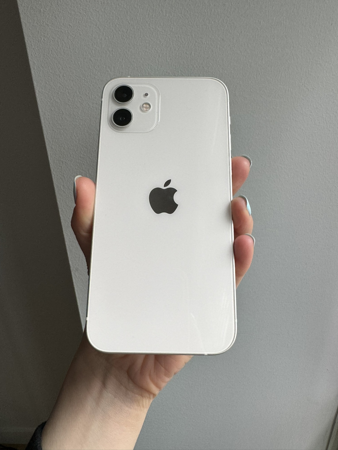 iPhone 12 | White | 128 GB | mint condition | battery 88% thumbnail
