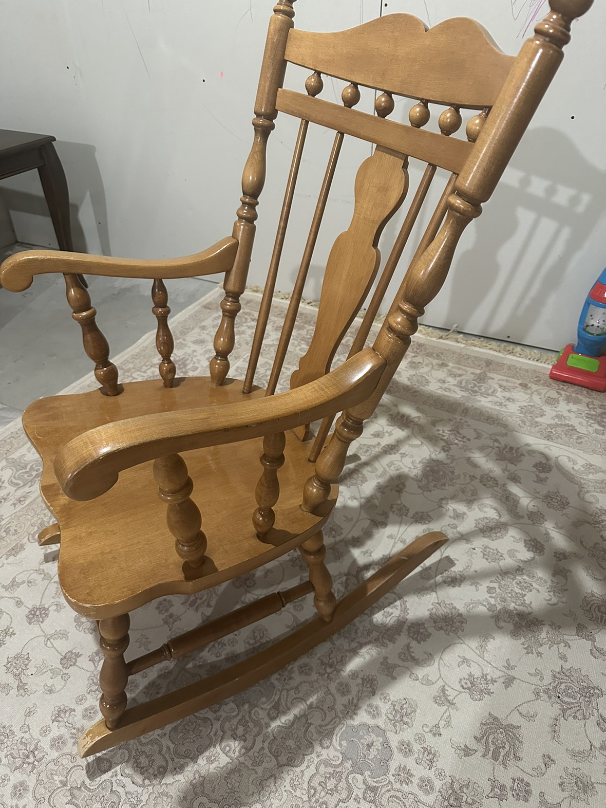 maple rocking chair Great condition real wood - photo 3