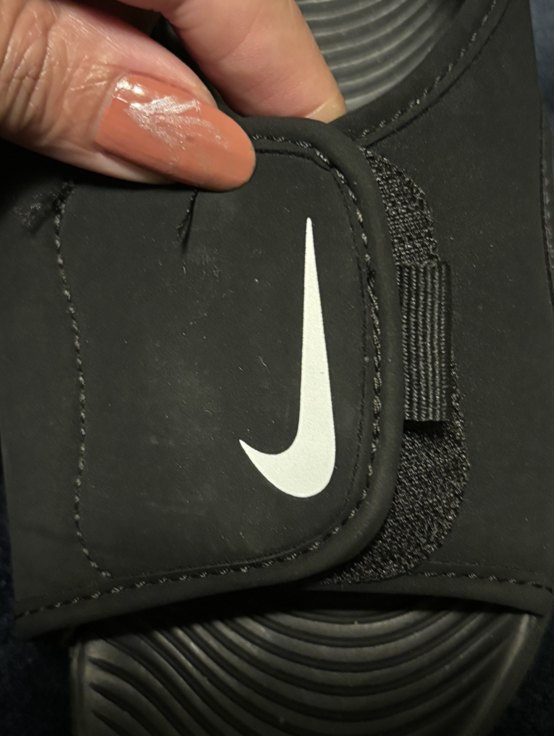 Nike sandals image indicator(2)
