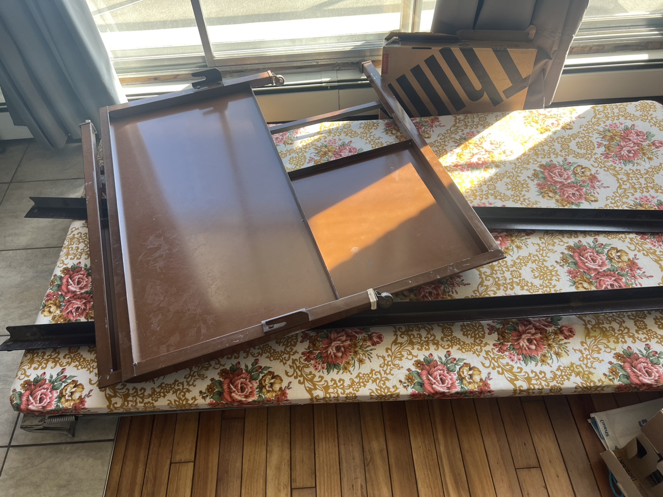 Queen size bed frame - photo 2