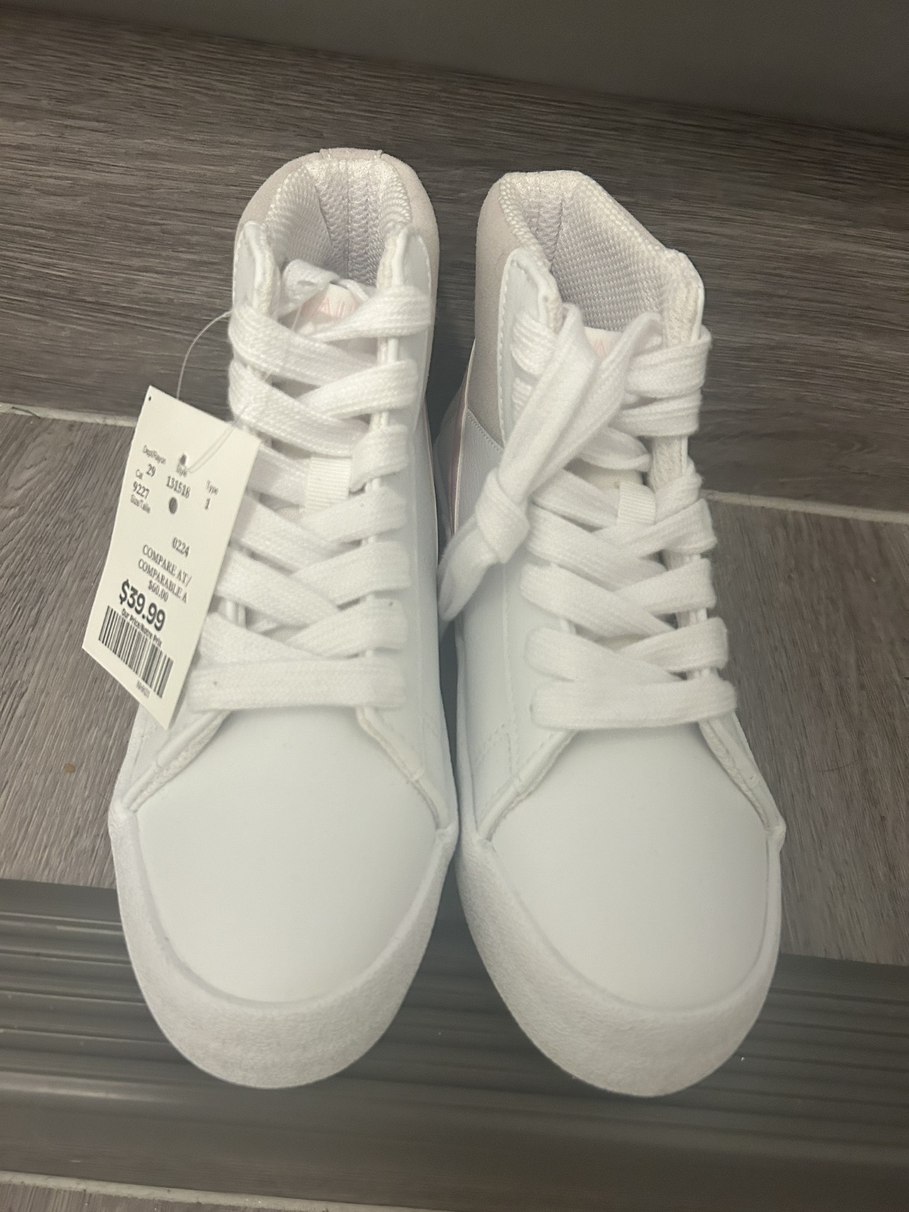 BRAND NEW NEVER WORN CHILDREN SHOES size 1 image indicator(2)