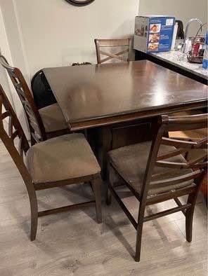 Dining Table with 4 chairs and storage